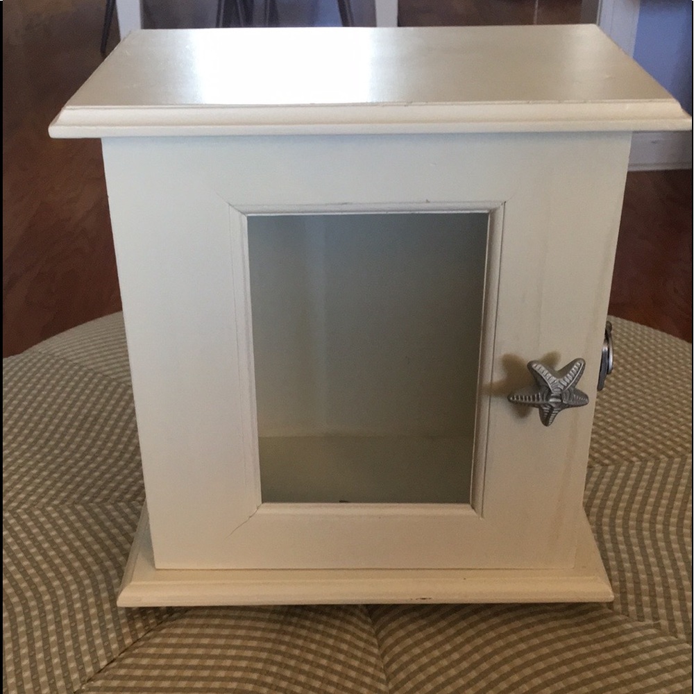 Adorable shabby chic/beach/farmhouse small cabinet